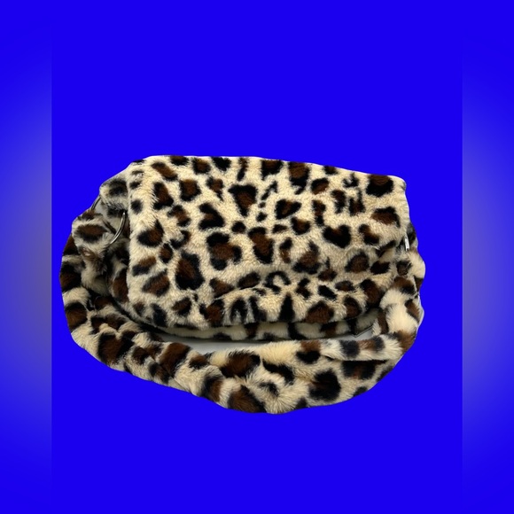 Gilda Paris Handbags - Gilda Paris faux fur leopard print messenger bag NWT Gift Ready